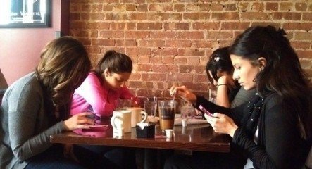 蘭州眼科醫(yī)院：手機控，易患沙眼！