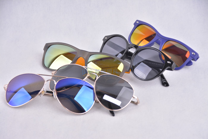 地?cái)偺?yáng)鏡30元?jiǎng)e以為沾了大便宜