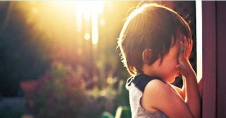 孩子有斜視常常被其他小孩欺負(fù)、起外號