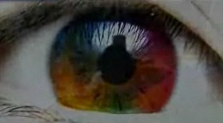 小心彩色隱形眼鏡,“霉”了瞳