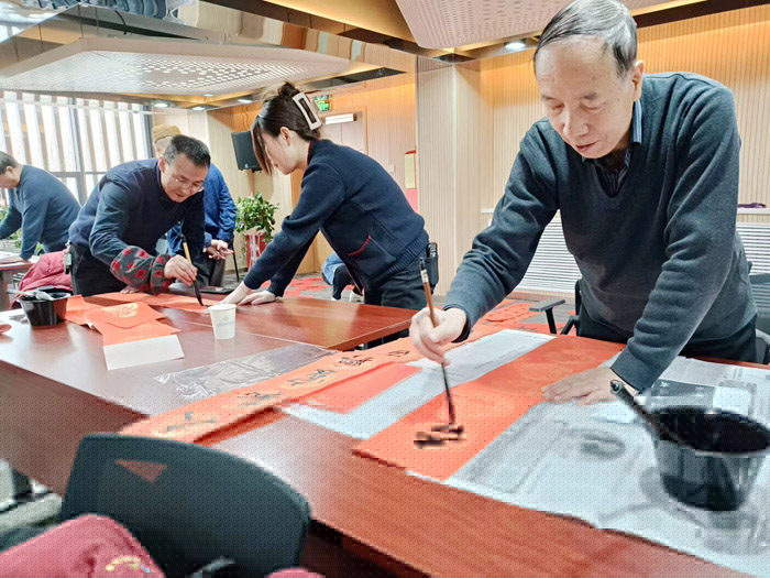 “淡淡墨香飄，濃濃新春情”蘭州普瑞眼視光醫(yī)院給患者送